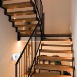 Scala interna su misura: come scegliere tra ferro, acciaio inox e legno per la tua casa